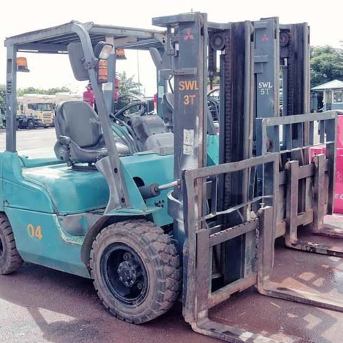 peralatan logistik Forklift